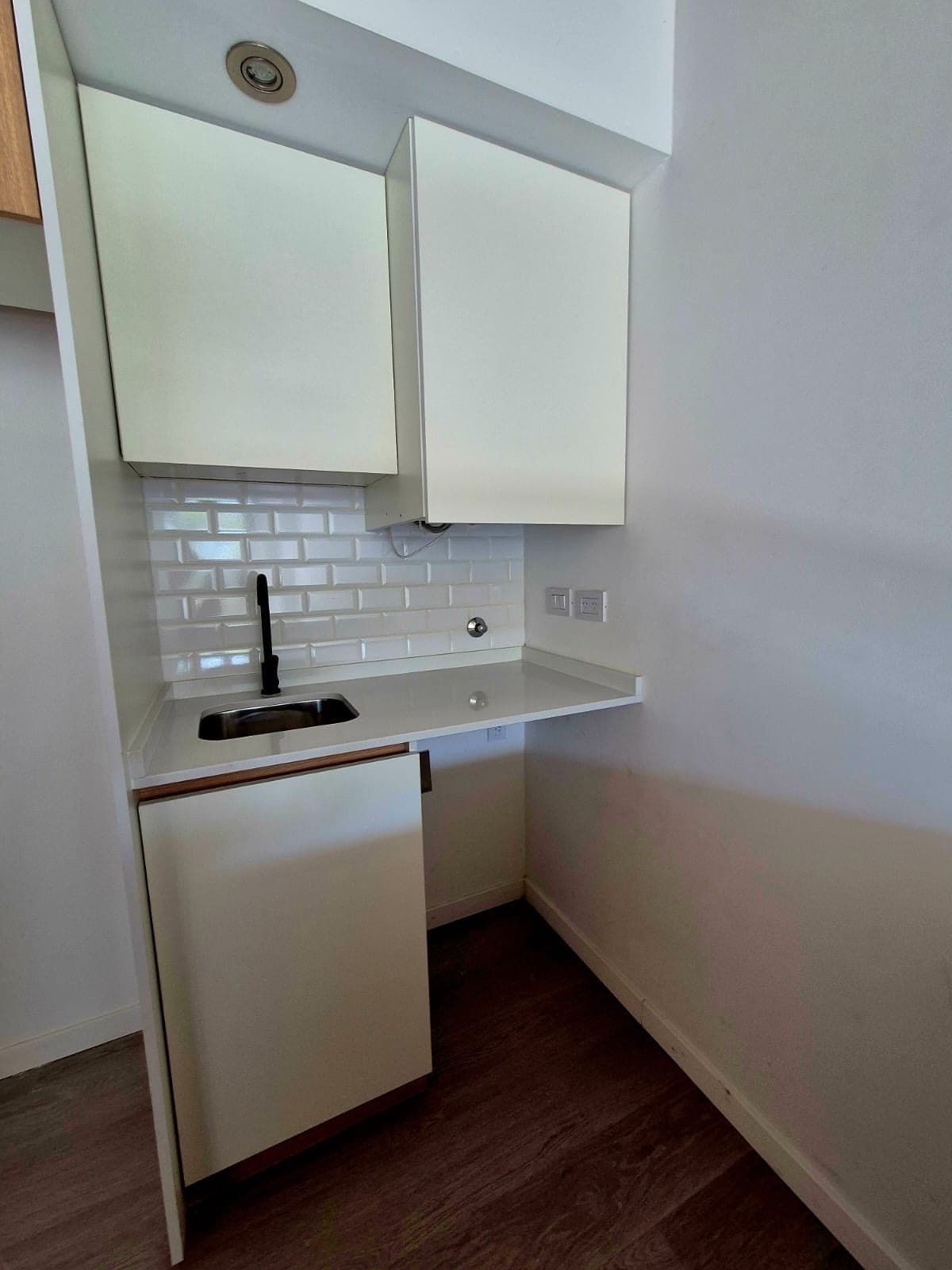 2-Bedroom Apartment with Balcony for Sale in Montecastro!