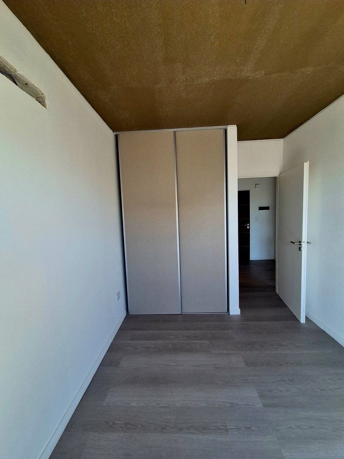 2-Bedroom Apartment with Balcony for Sale in Montecastro!