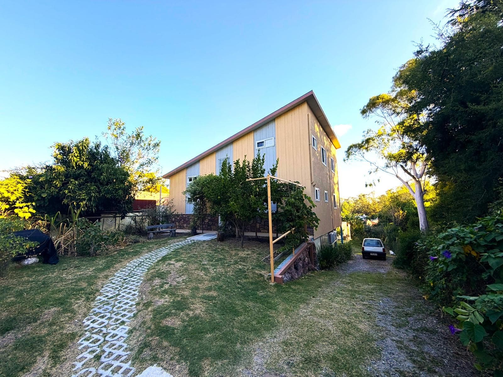 venta en Colonia del Sacramento |2 suites, jardín con frutales |Cerca Rambla y Plaza de Toros