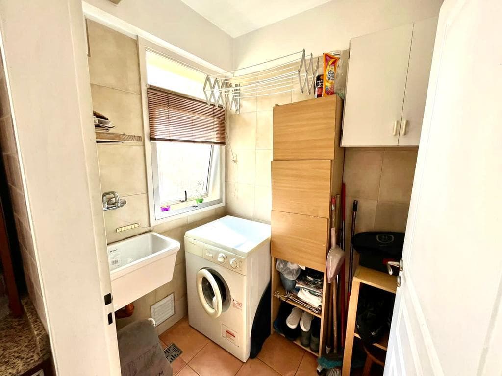 PH STYLE, 4 ROOMS, SEPARATE ENTRANCE, GARAGE, VERY LOW MAINTENANCE FEES