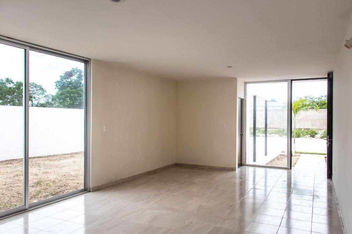 House with a large lot in the Dzitya gated community, complete with amenities