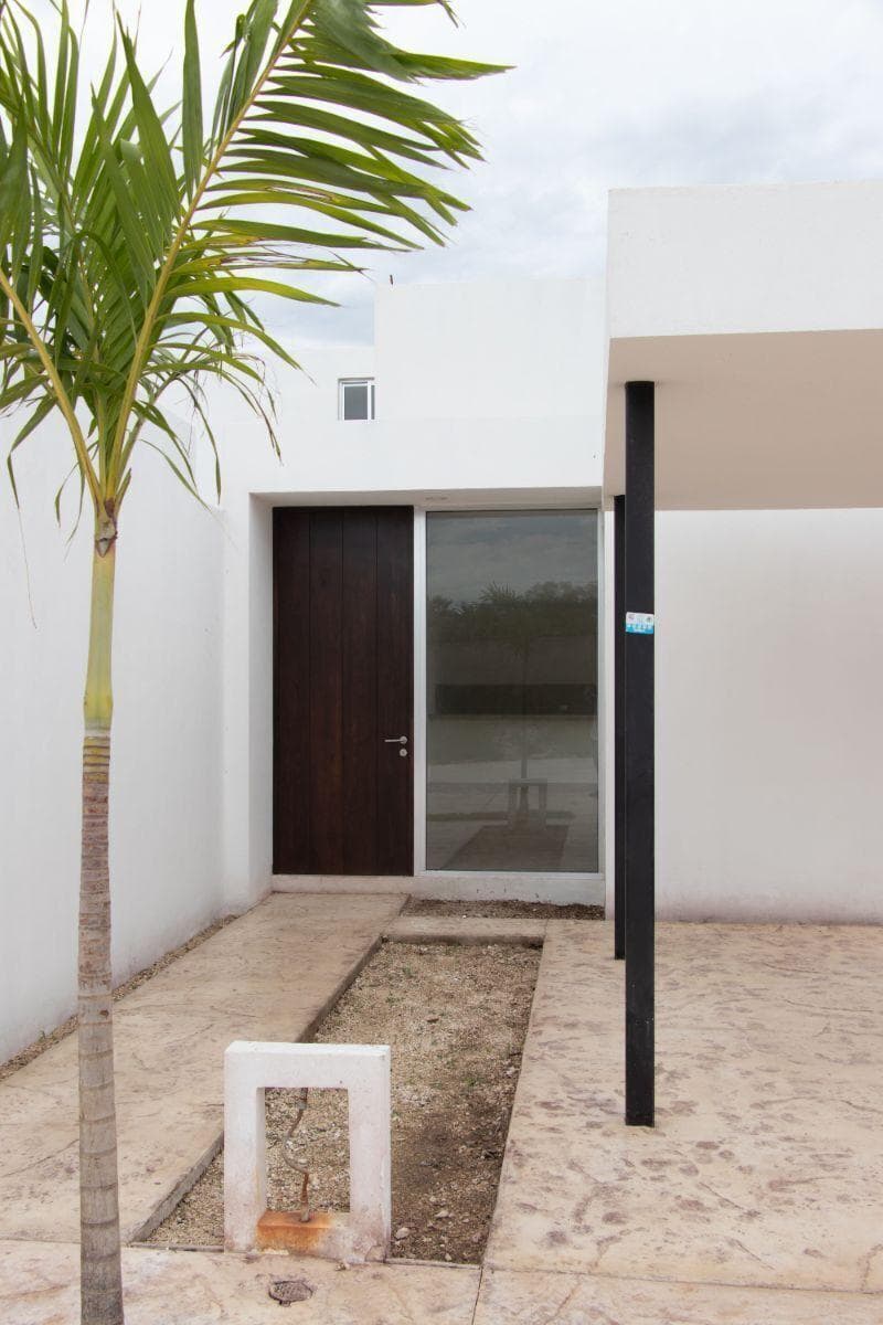 House with a large lot in the Dzitya gated community, complete with amenities