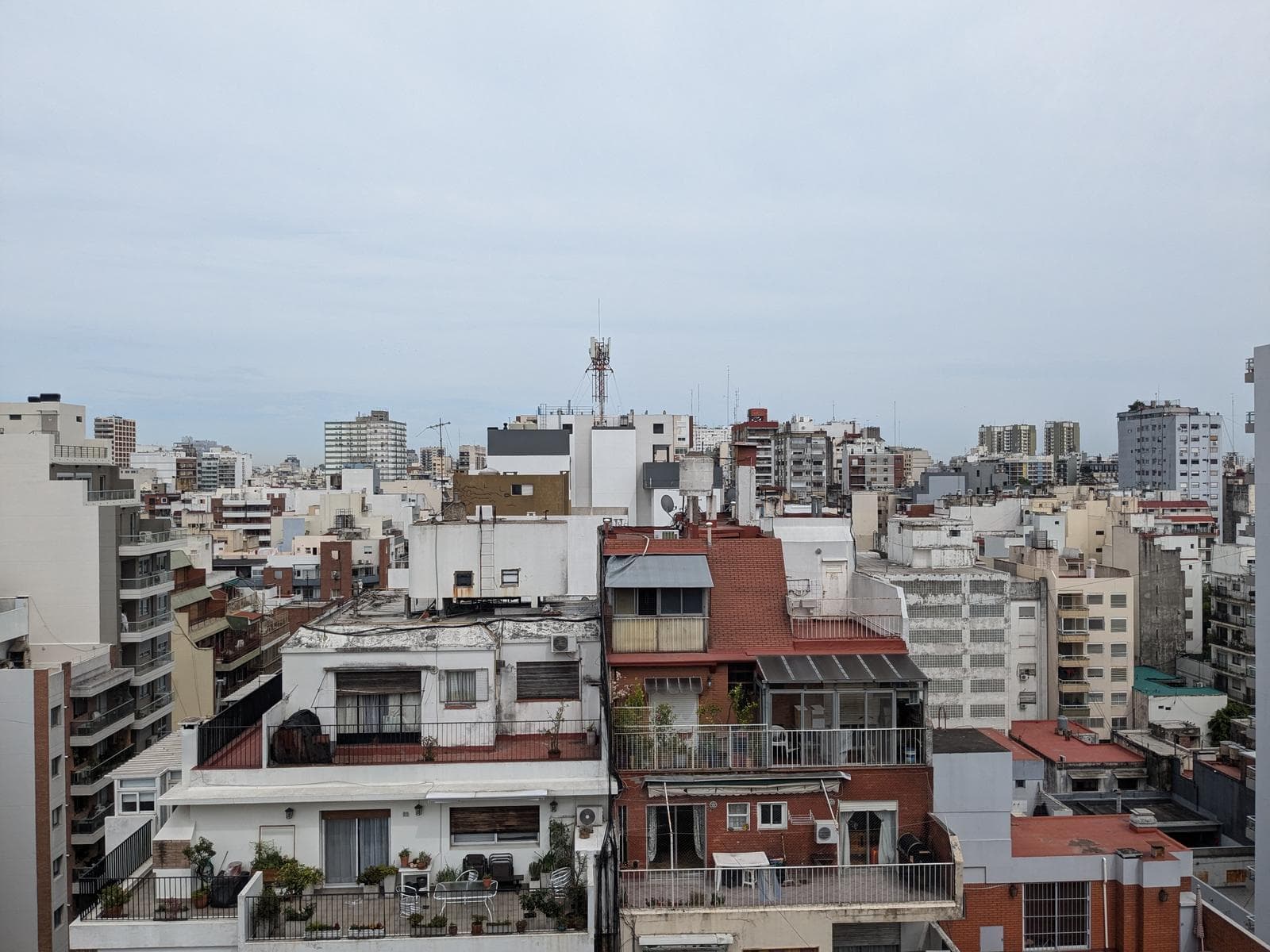 Apartment for Sale in Caballito: Incredible 12th-floor unit, front-facing, with balcony and terrace, 3 bedrooms (one en suite). Financing available after closing.