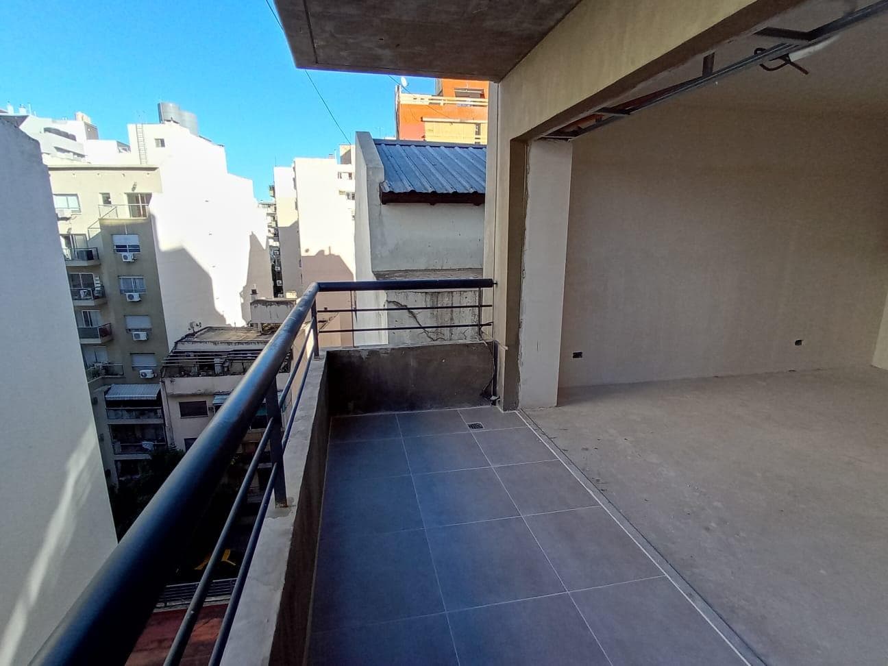 Apartment for sale: 2-room unit on the 8th floor facing the side of the building, with a spacious balcony! FINANCING AVAILABLE.