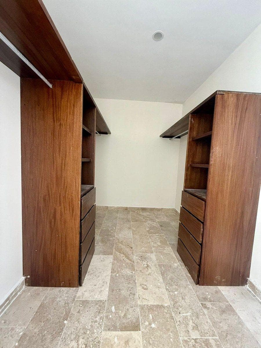 House north of Mérida in Cholul, with a pool and a bedroom on the ground floor