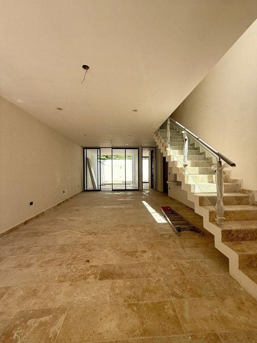 House north of Mérida in Cholul, with a pool and a bedroom on the ground floor