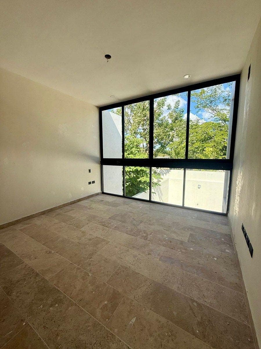 House north of Mérida in Cholul, with a pool and a bedroom on the ground floor