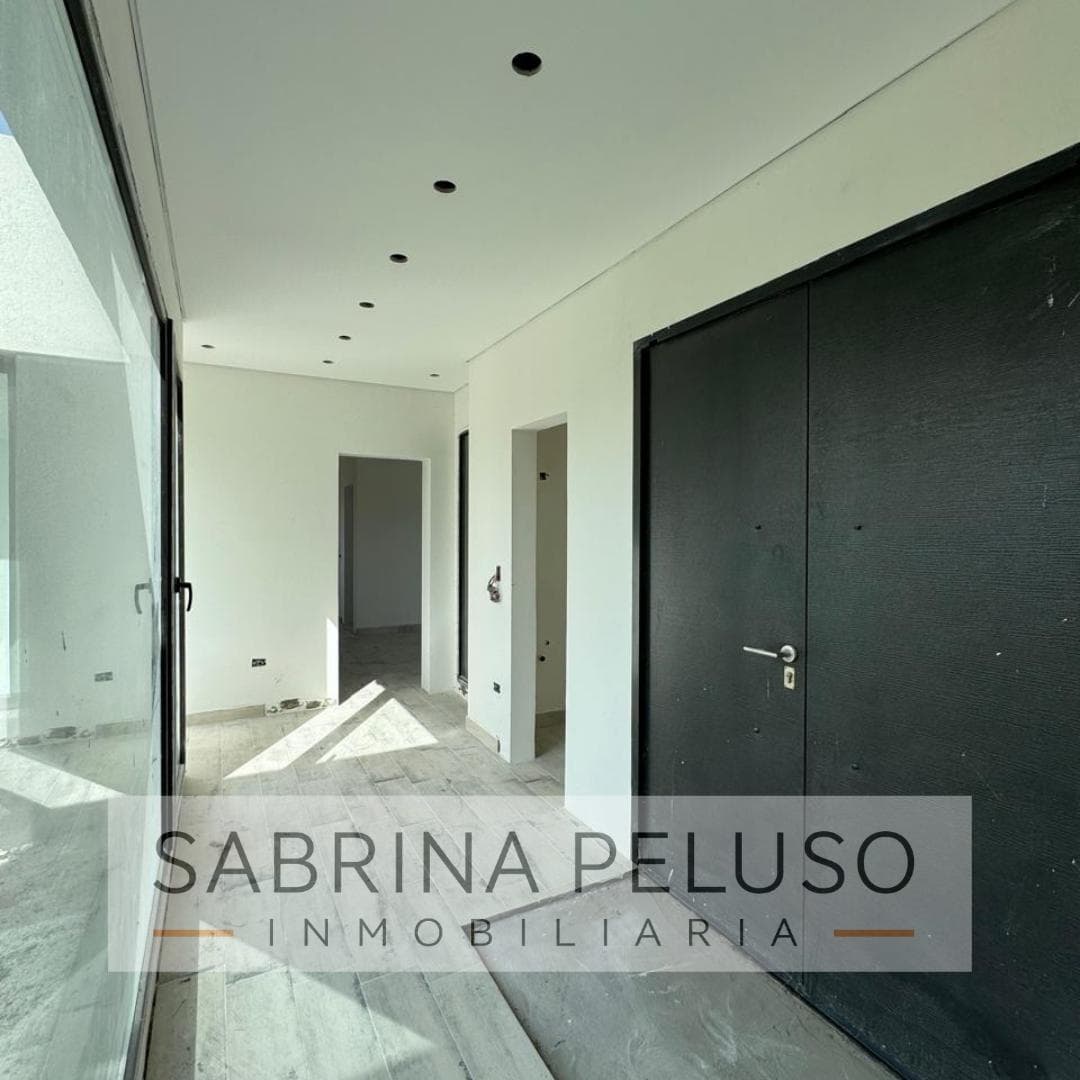 FOR SALE: 4-room house in Club de Campo La Elina, Luján Region