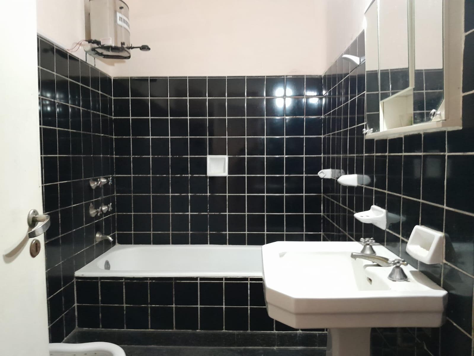 FOR SALE/TRADE - House - Ground-floor apartment - 4 bedrooms - Bella Vista, Rosario
