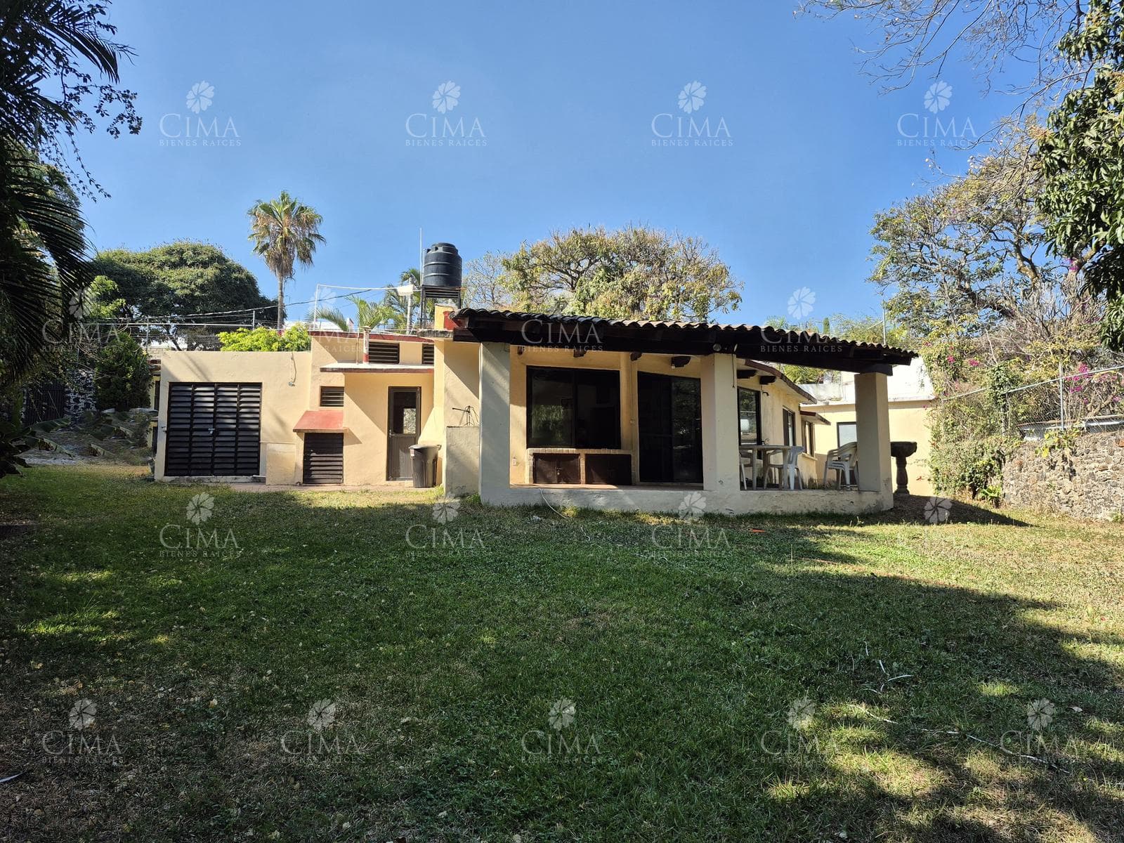 Venta casa en Lomas de Atzingo - V312