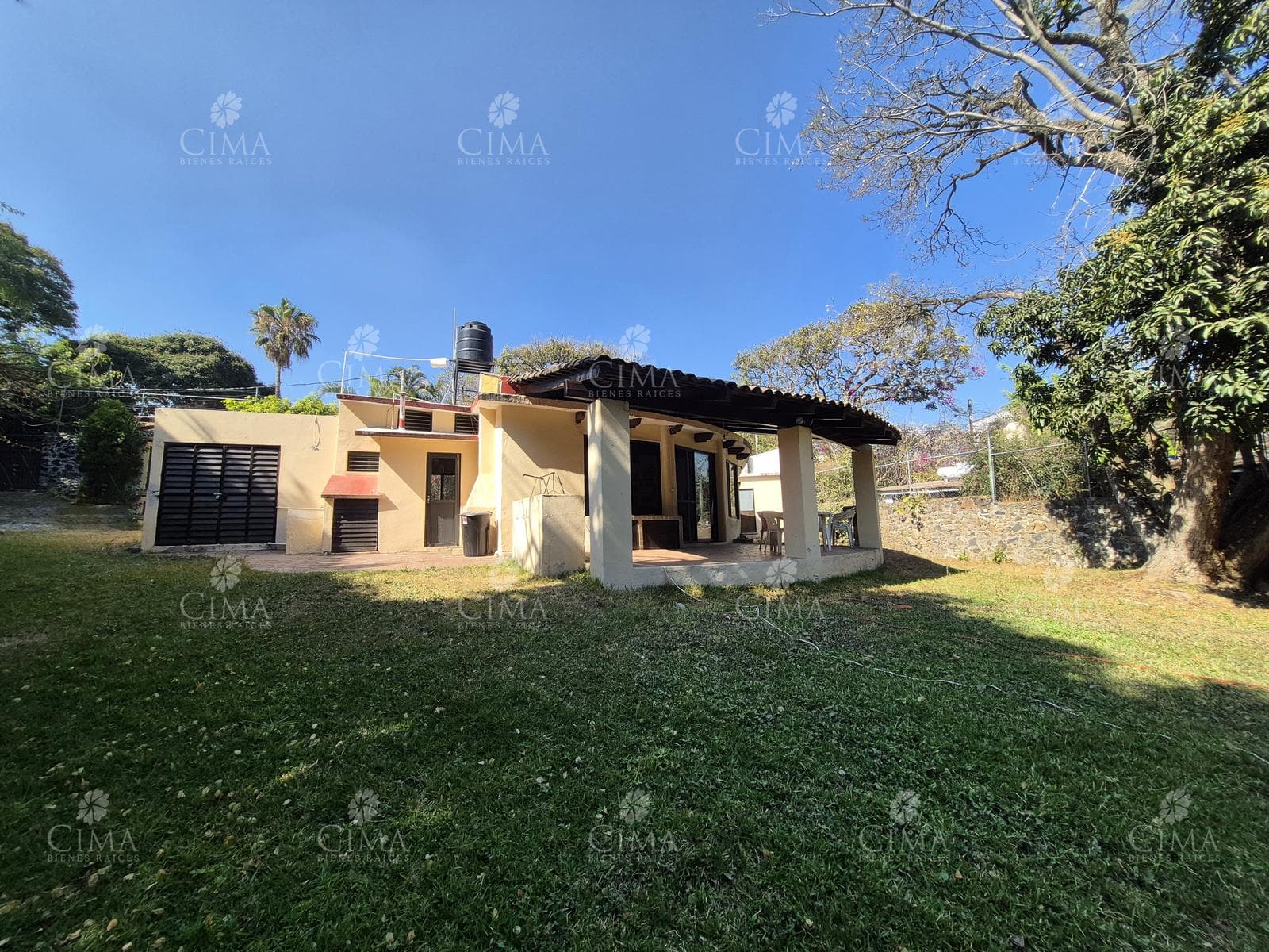 Venta casa en Lomas de Atzingo - V312
