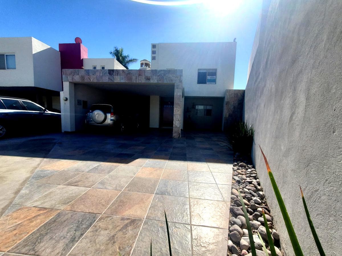 House FOR SALE IN TORREON—Los Viñedos Subdivision