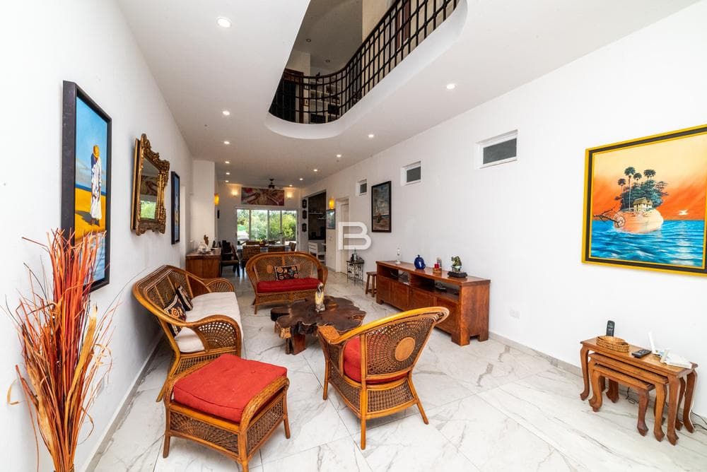 Foreclosure: House with Dock for Rent in Isla Dorada, Cancún