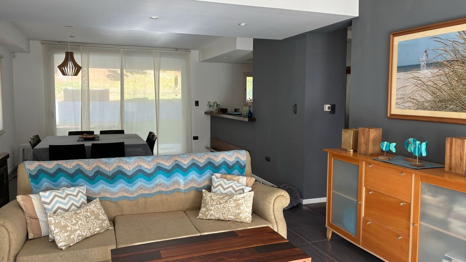 Modern 5-room house on a great lot