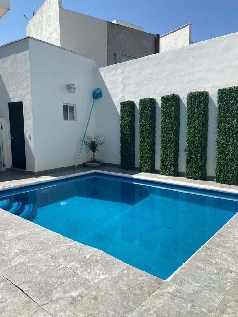 HOUSE FOR SALE ON THE NATIONAL HIGHWAY