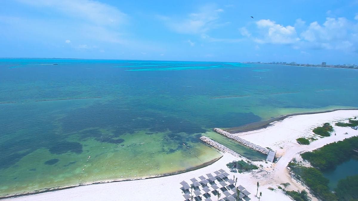 Beachfront Apartment, 2 Bedrooms in SLS, Novo Cancún, Puerto Cancún