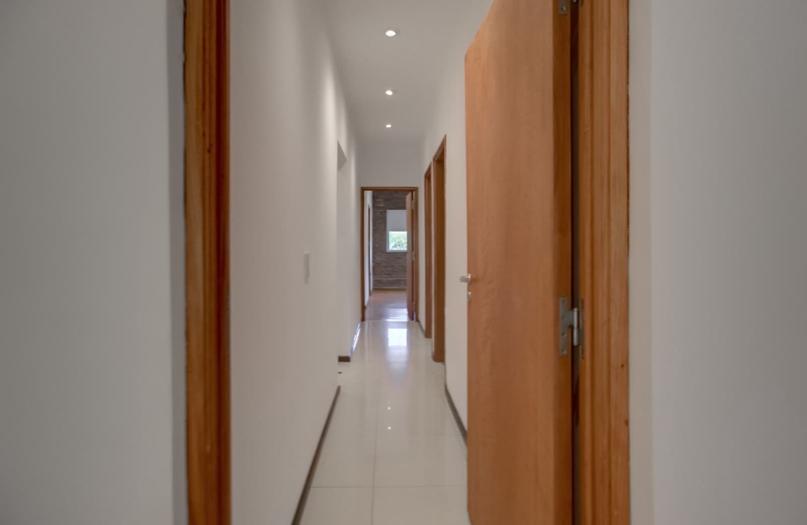 House for sale in the Don Carlos neighborhood: 132 bis and 508. 3 bedrooms, parking spaces, barbecue, garden, and pool.