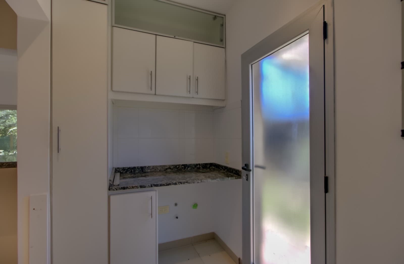 House for sale in the Don Carlos neighborhood: 132 bis and 508. 3 bedrooms, parking spaces, barbecue, garden, and pool.