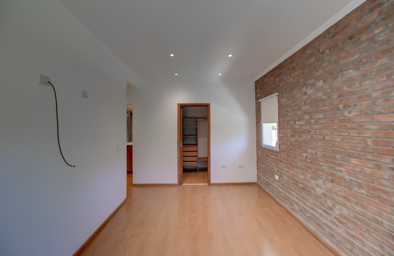 House for sale in the Don Carlos neighborhood: 132 bis and 508. 3 bedrooms, parking spaces, barbecue, garden, and pool.