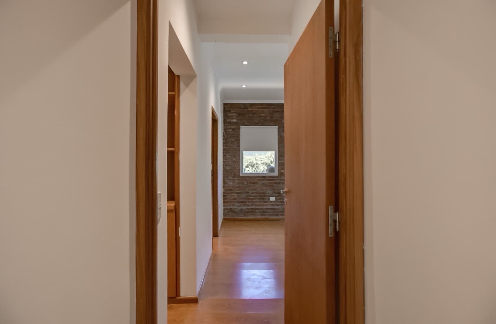 House for sale in the Don Carlos neighborhood: 132 bis and 508. 3 bedrooms, parking spaces, barbecue, garden, and pool.