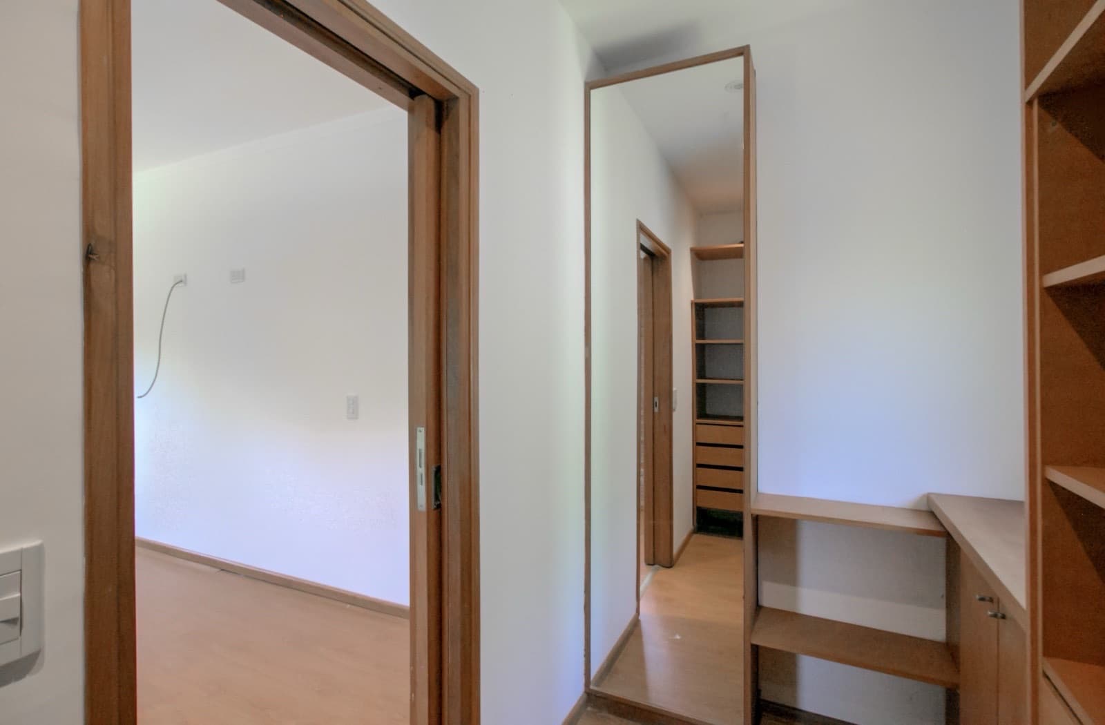 House for sale in the Don Carlos neighborhood: 132 bis and 508. 3 bedrooms, parking spaces, barbecue, garden, and pool.