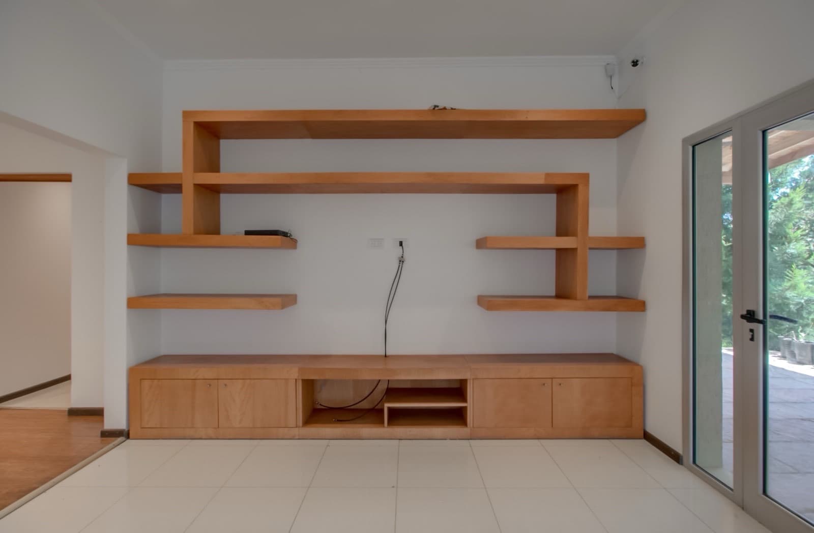 House for sale in the Don Carlos neighborhood: 132 bis and 508. 3 bedrooms, parking spaces, barbecue, garden, and pool.