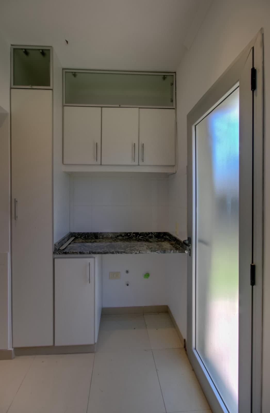 House for sale in the Don Carlos neighborhood: 132 bis and 508. 3 bedrooms, parking spaces, barbecue, garden, and pool.