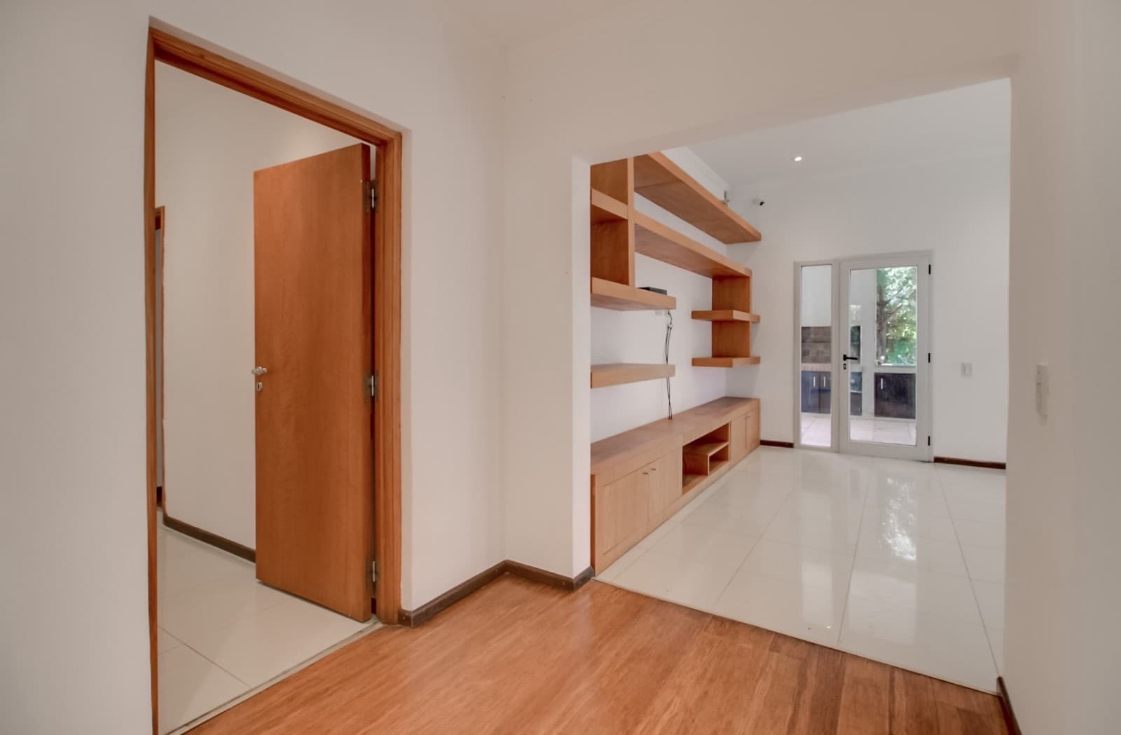 House for sale in the Don Carlos neighborhood: 132 bis and 508. 3 bedrooms, parking spaces, barbecue, garden, and pool.