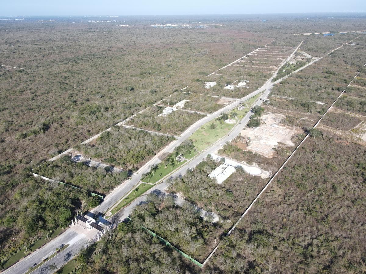 200-square-meter lots on the Conkal–Tekat Highway