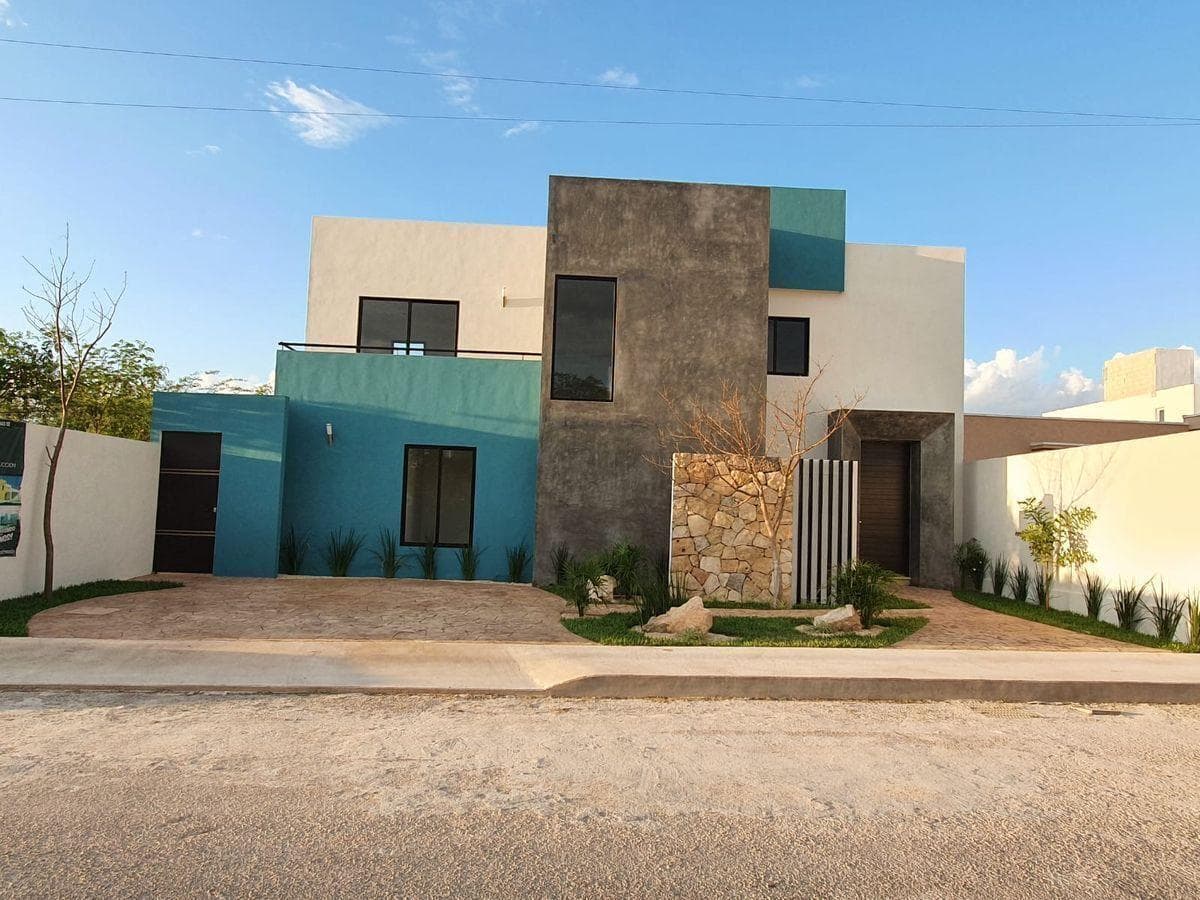 House with SPACIOUS ROOMS in Conkal, north of Mérida