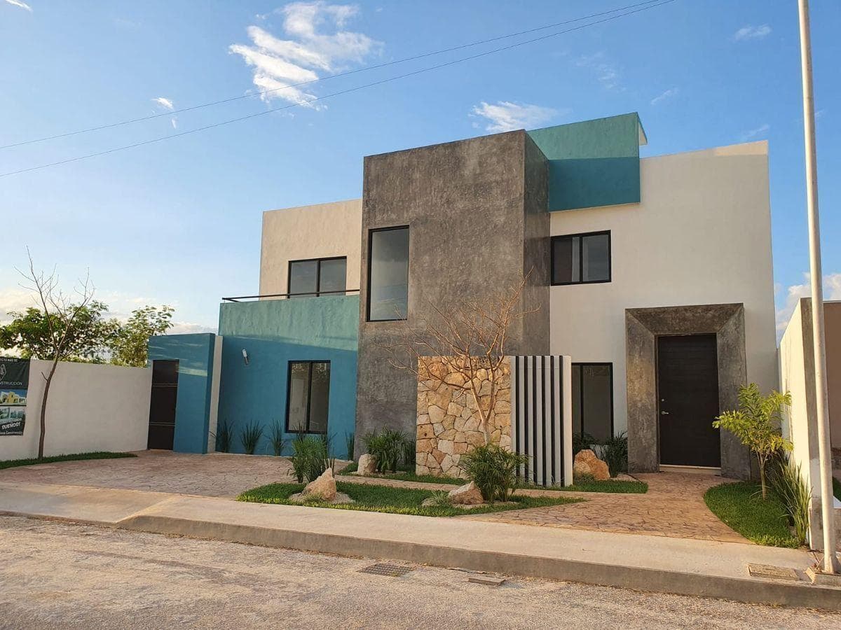 House with SPACIOUS ROOMS in Conkal, north of Mérida