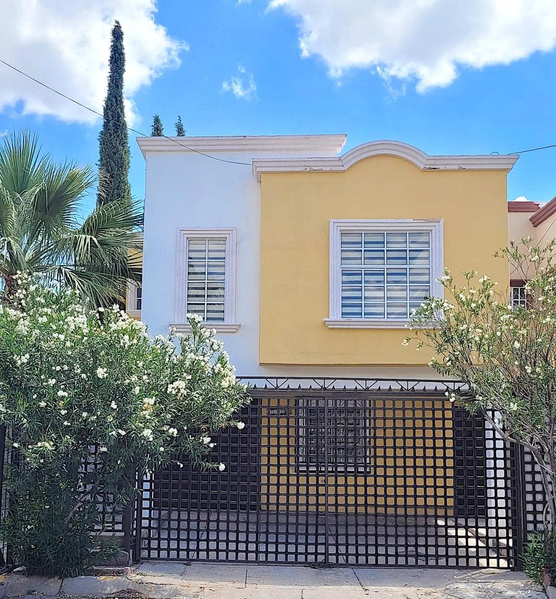 Fully Equipped and Partially Furnished House for Rent in the Los Claustros Universidad Neighborhood