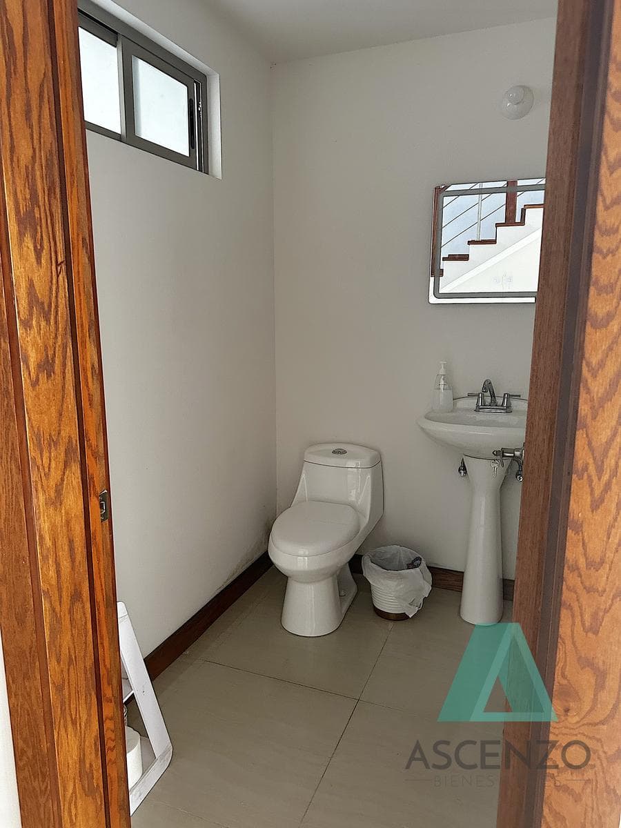 OPPORTUNITY!!! HOUSE FOR SALE IN THE VALDIVIA NEIGHBORHOOD