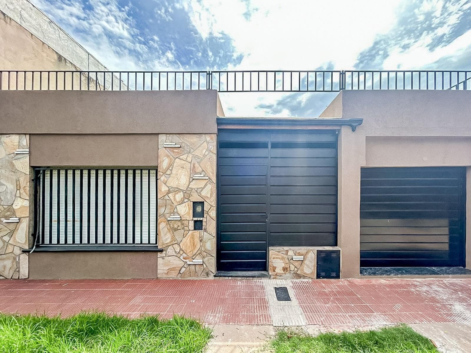 FOR SALE/TRADE - House on a main street - Completely renovated - Alberdi, Rosario