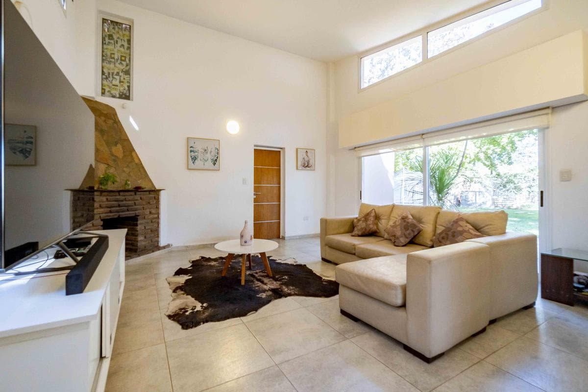 FOR SALE | TRADE - 2-bedroom house with a pool and a 1,200 m² lot - Funes. MORTGAGE AVAILABLE.
