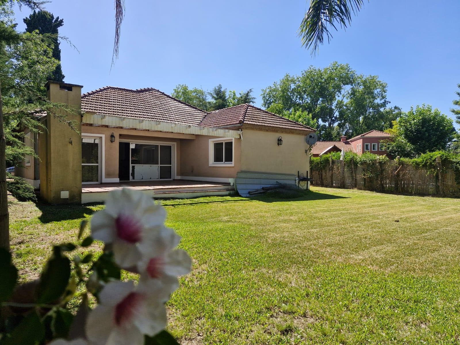 LNI 879 - Barrio Privado Bermudas - Casa en Venta - En planta baja