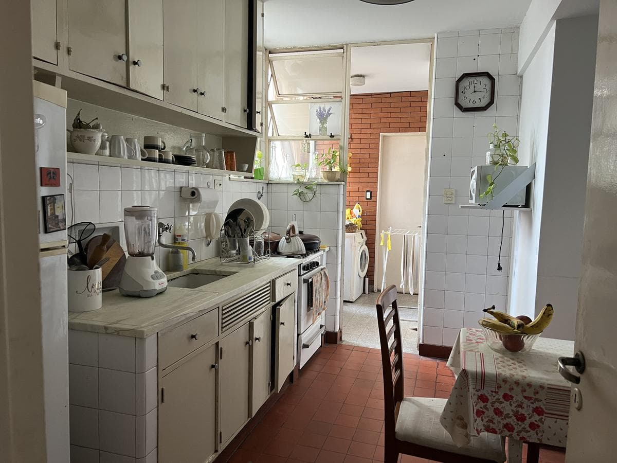 FOR SALE - 2-bedroom apartment with a balcony facing the back of the building - Downtown, Rosario.