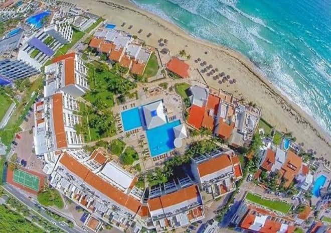 Apartment for Sale in Cancún's Hotel Zone with Beachfront Location