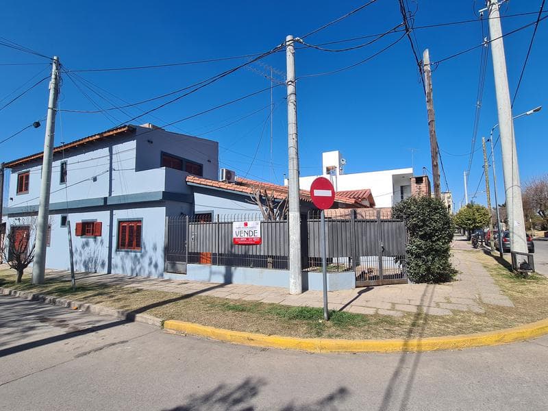 TRIPLEX - B° CÁMARA - TODOS LOS SERVICIOS