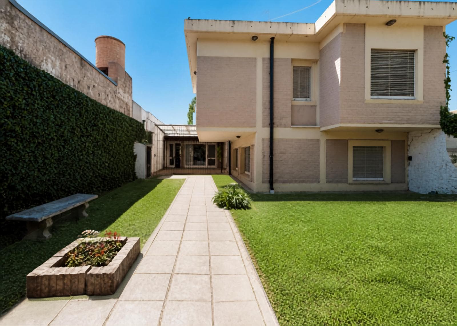 5-Room House for Sale with Commercial Space in Castelar Sur