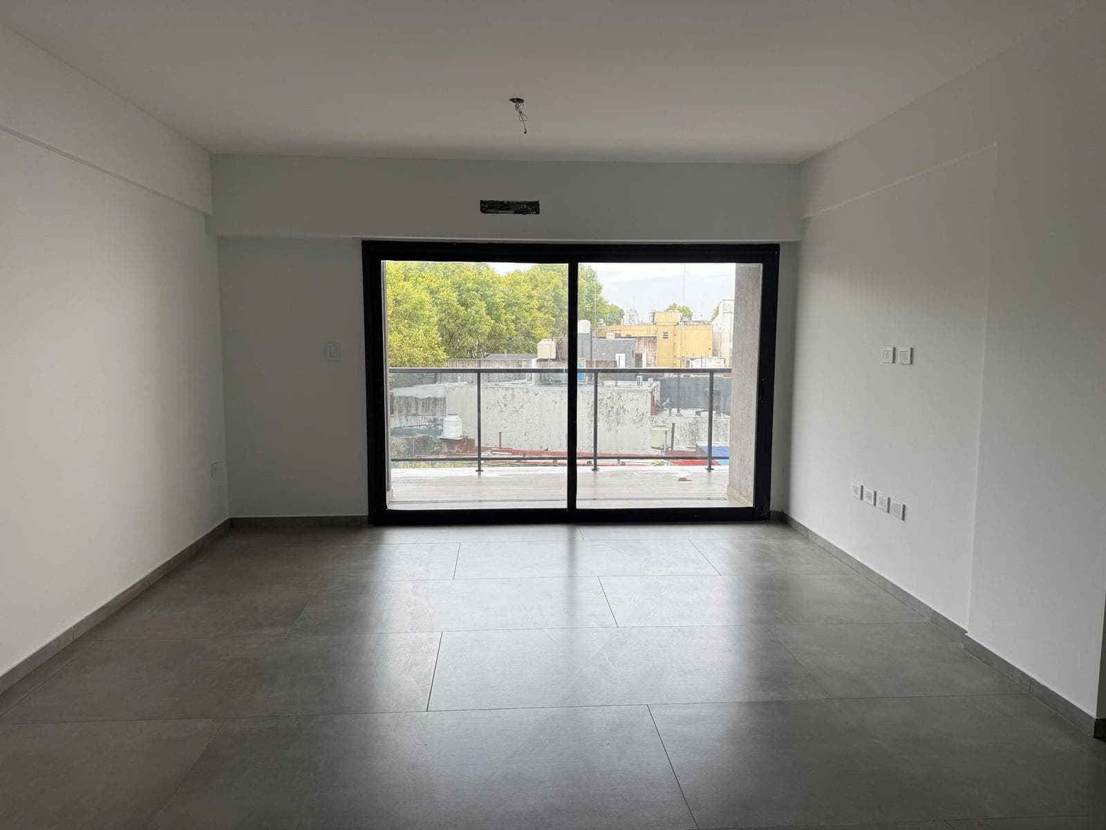 BRAND-NEW 3-ROOM APARTMENT FOR SALE IN MATADEROS / VILLA LURO