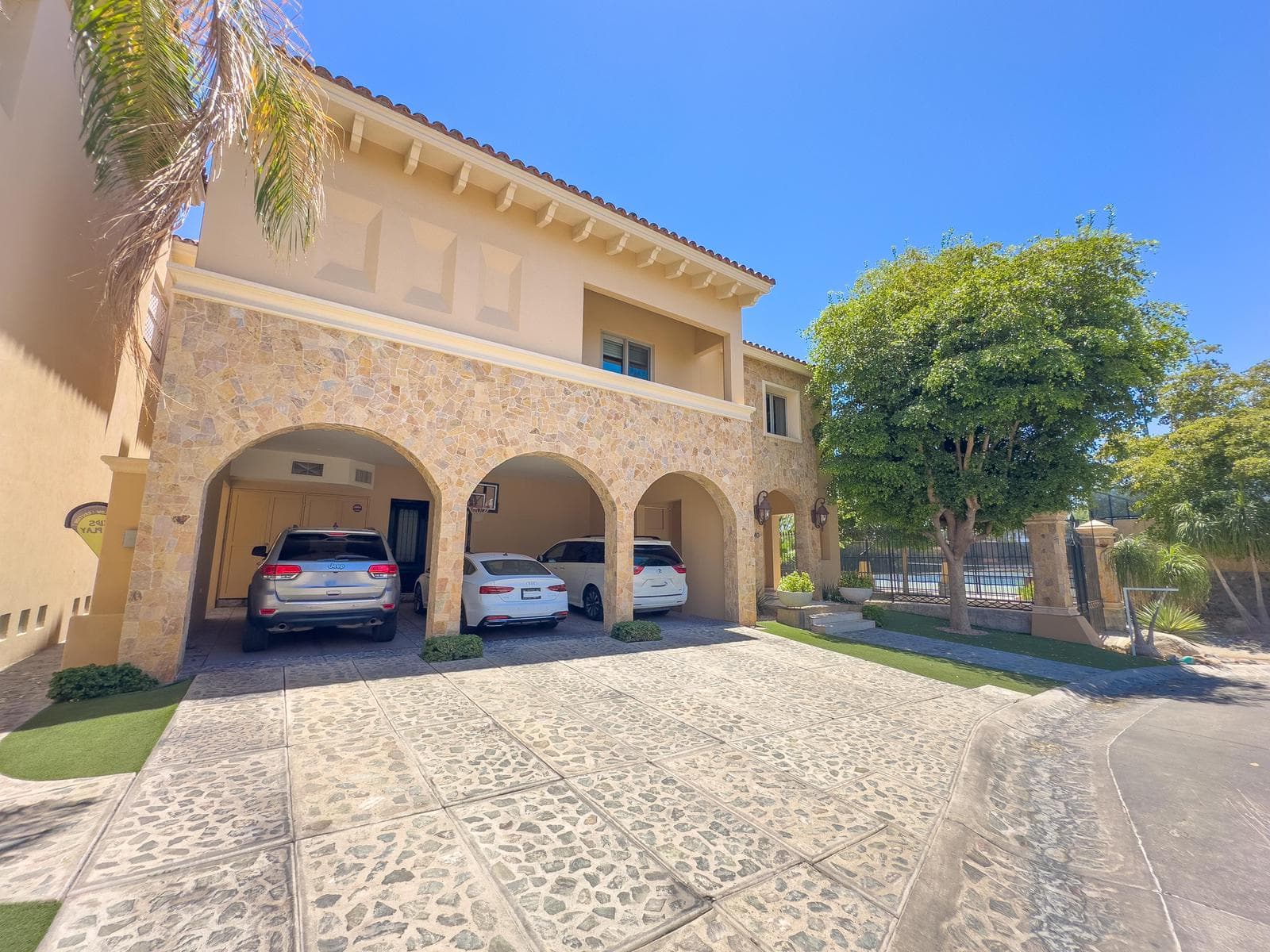 House for Sale in North La Jolla, Villa Esmeraldas