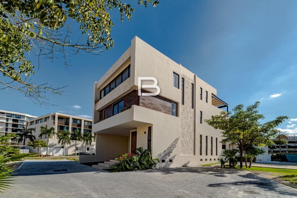 Puerto Cancun House for Sale
