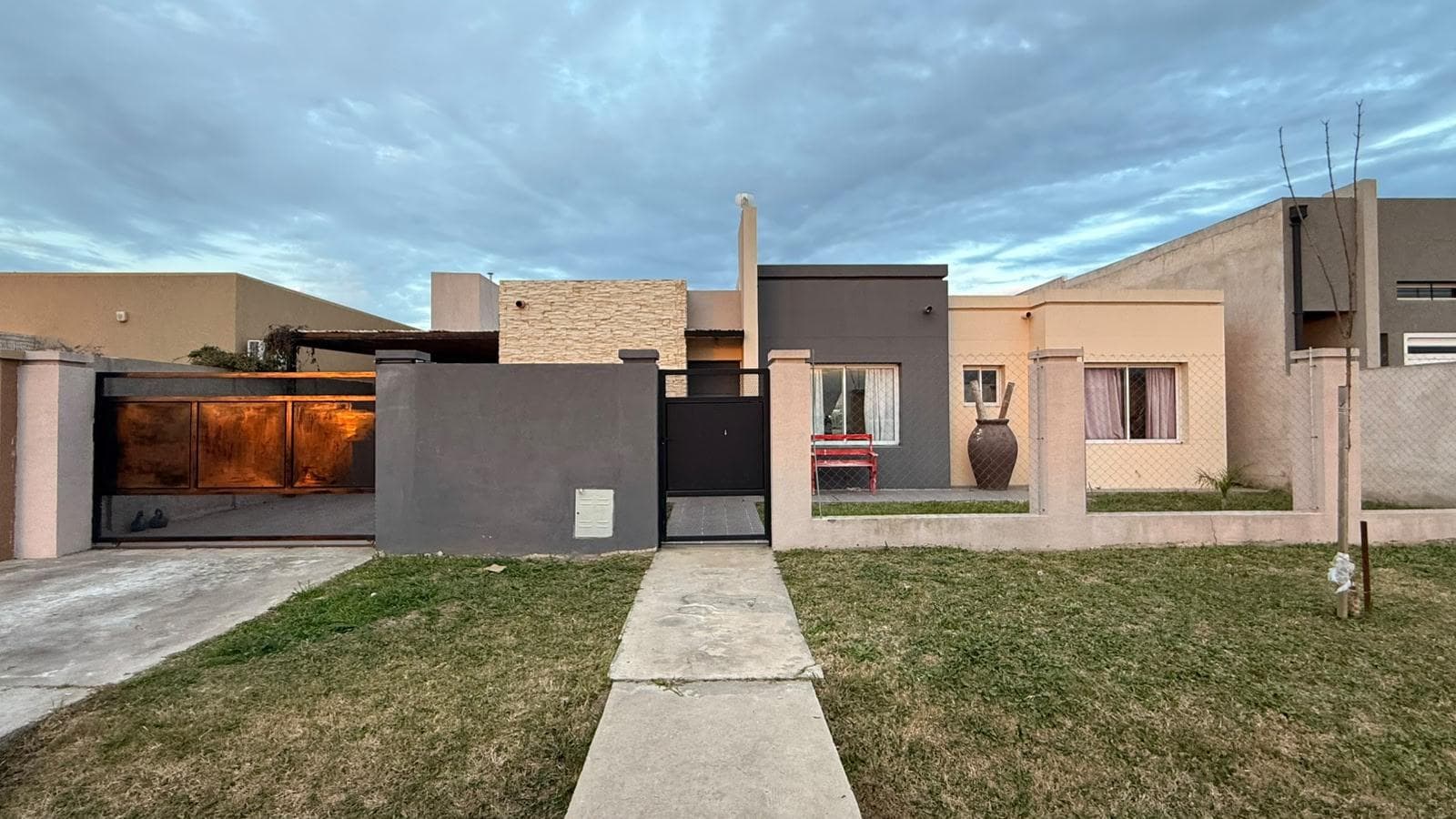 FOR SALE - 2-bedroom house - Don Mateo neighborhood, Rosario