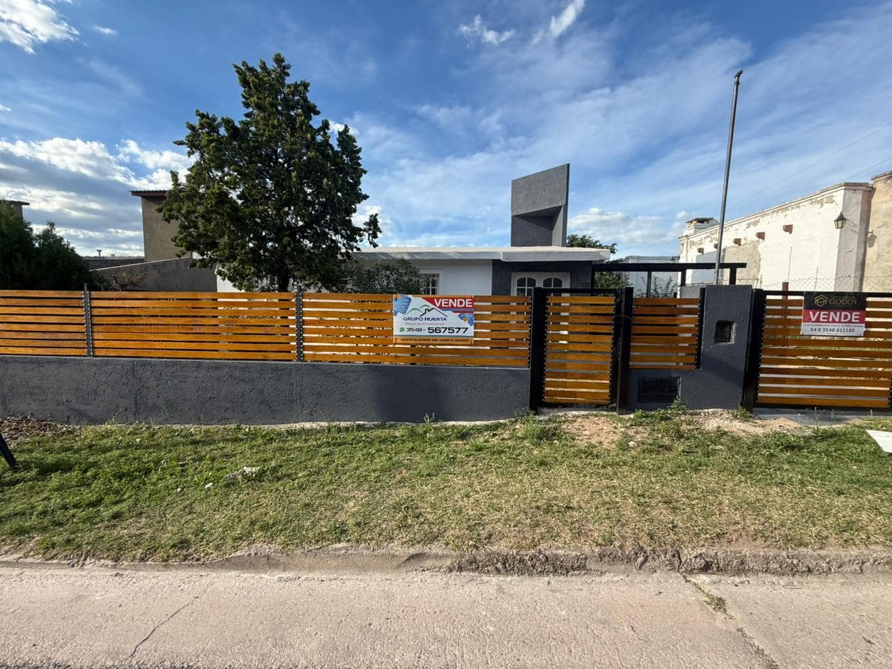 OPPORTUNITY IN LA FALDA: HOUSE IN THE JARDIN NEIGHBORHOOD