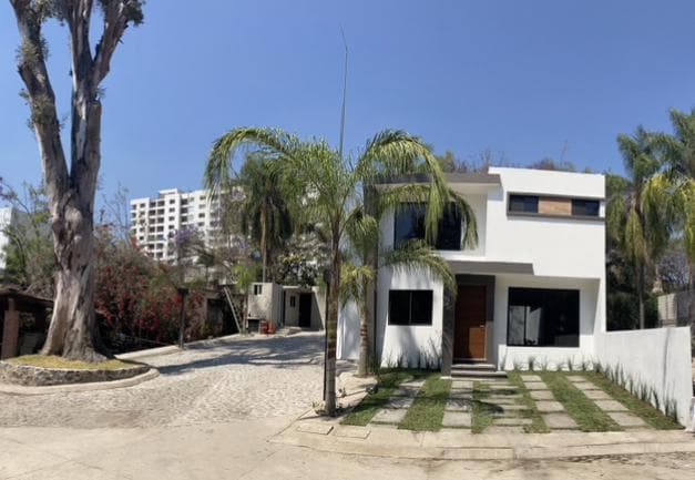 Venta casa nueva en Lomas de la Selva - V268
