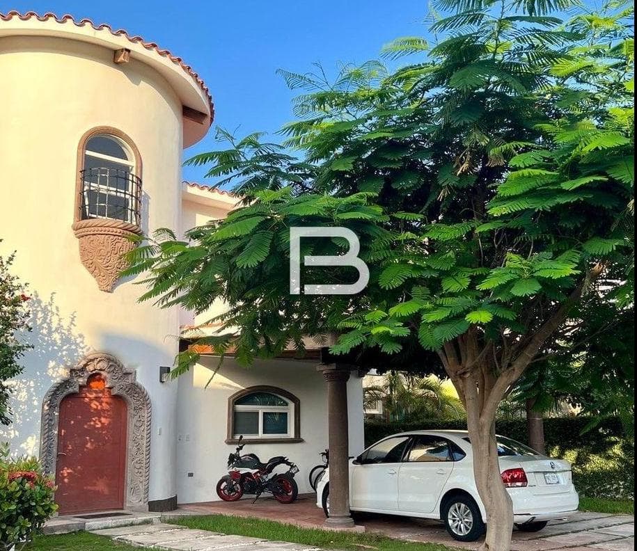 Foreclosure: House with Dock for Rent in Isla Dorada, Cancún