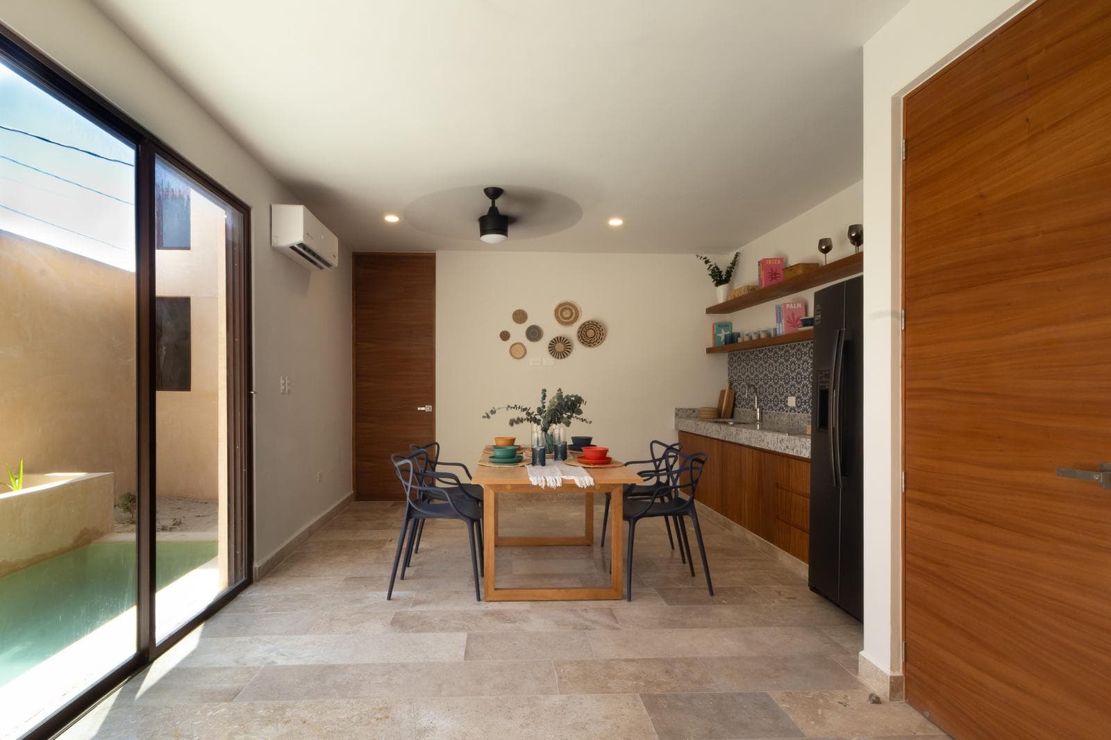 COSTA ARENA Townhouse with a rooftop and pool