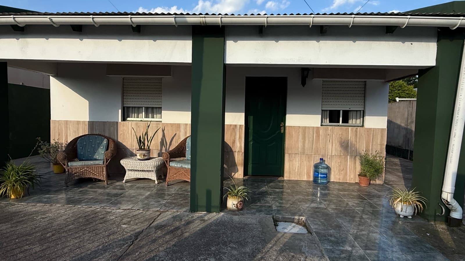 Charming house for sale in Roque Pérez, with all amenities!