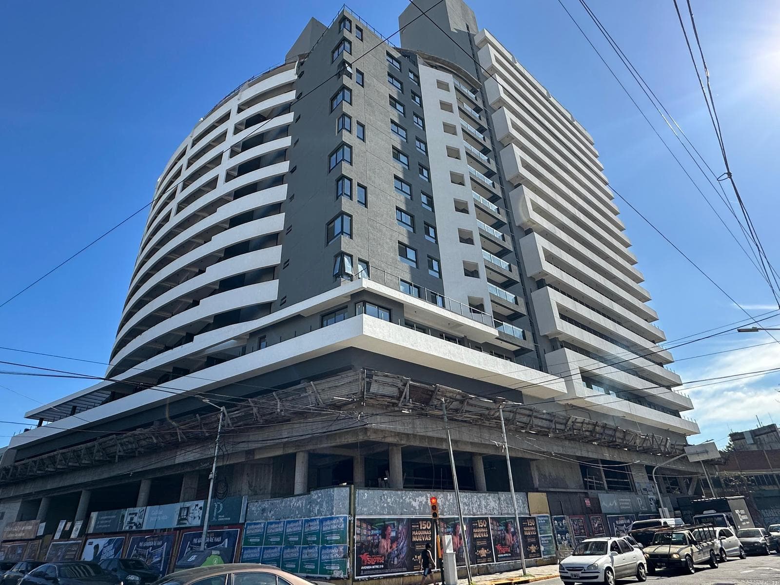 4-ROOM APARTMENT FOR SALE WITH GARAGE—PREMIUM OPTION IN AVELLANEDA